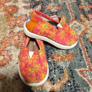 TOMS Canvas Slip On Pink with Orange Flowers Unisex Baby Toddler Shoes Size T5